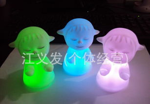 搪胶七彩LED圣诞树小夜灯 点亮节日氛围的温馨之选